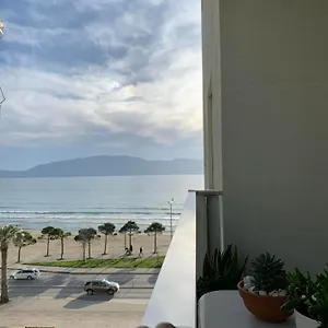 Modern Spacious 1 Bedroom Flat Next To The Apartment